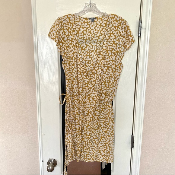 Aerie yellow floral wrap dress - Picture 2 of 5
